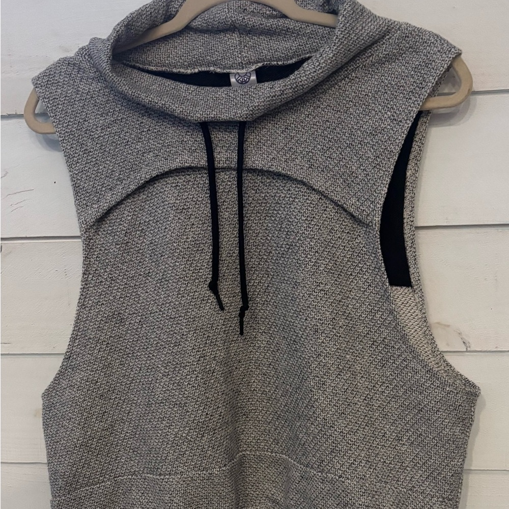 Te Verde cowl neck knit athletic vest Size Medium. Great condition! - Picture 6 of 16